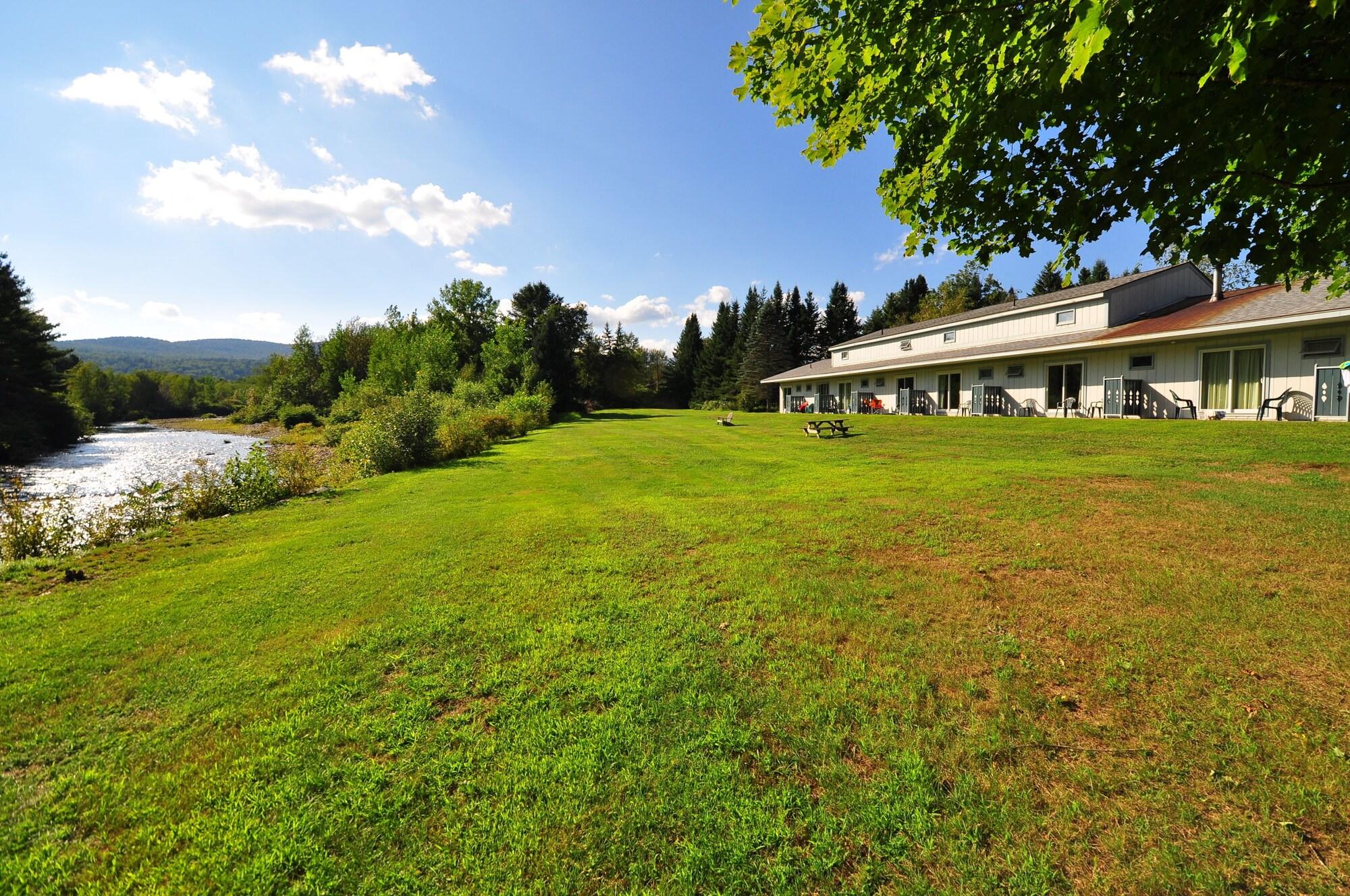 Sun & Ski Inn And Suites Stowe Exterior foto