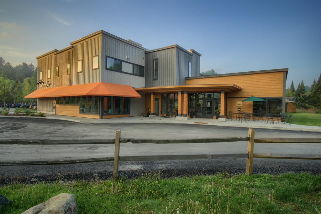 Sun & Ski Inn And Suites Stowe Exterior foto