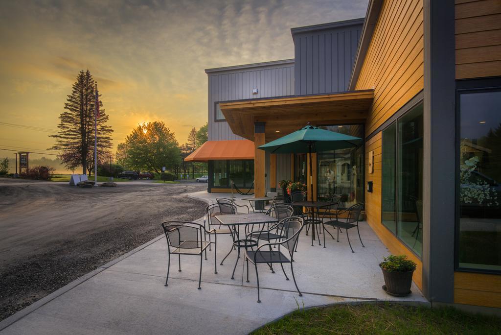 Sun & Ski Inn And Suites Stowe Exterior foto